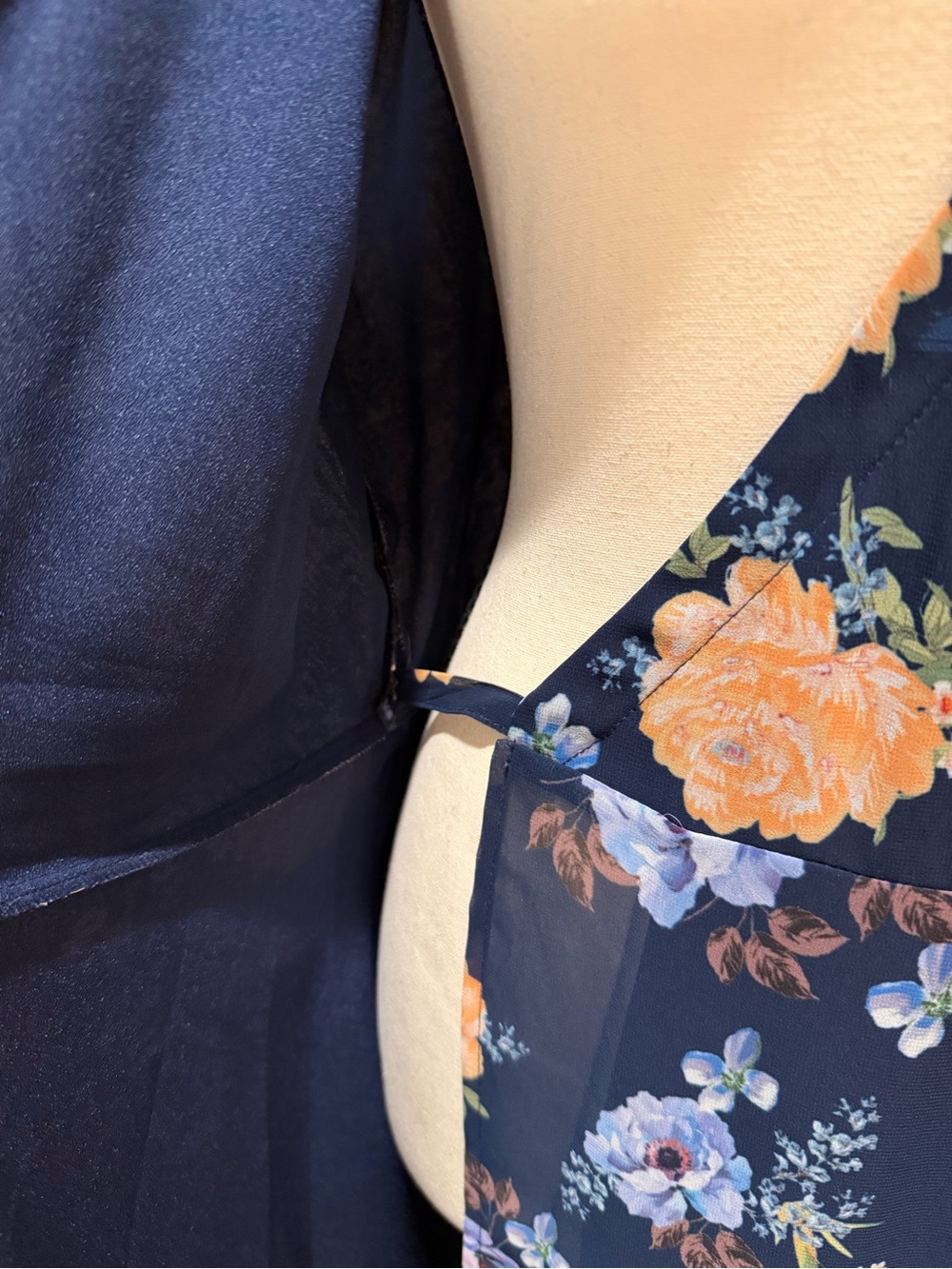 Yumi Kim Floral V-Neck Midi Dress in Navy with Peach Blooms - Picture 11 of 15